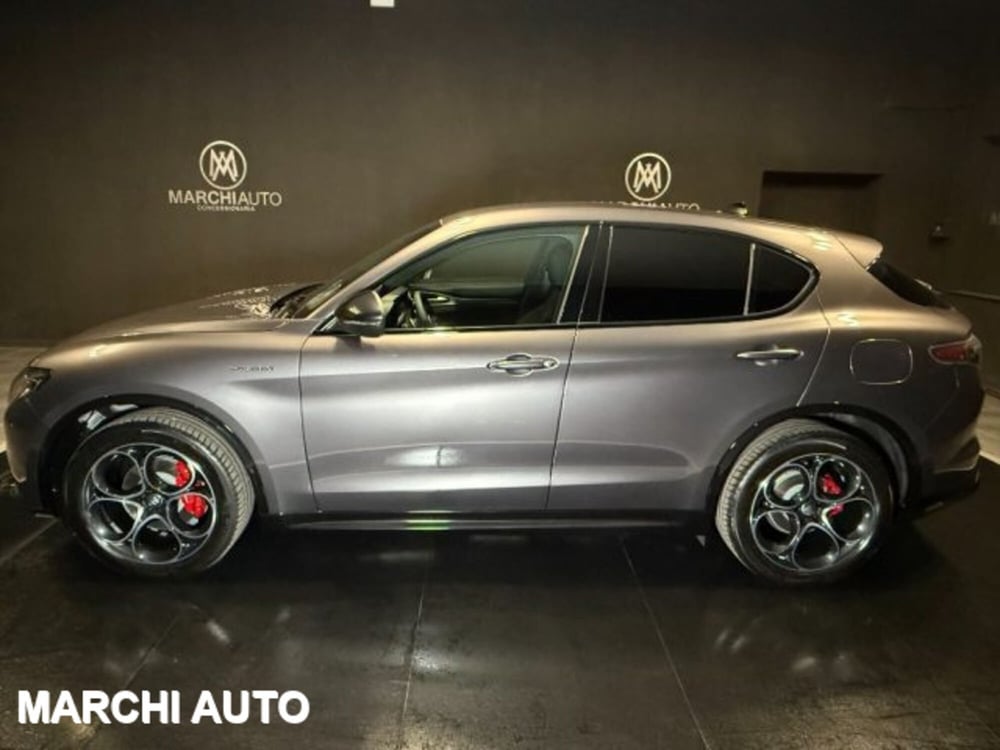 Alfa Romeo Stelvio nuova a Perugia (8)