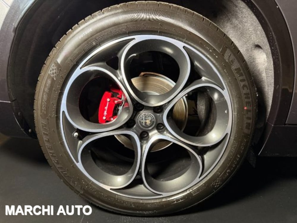 Alfa Romeo Stelvio nuova a Perugia (9)