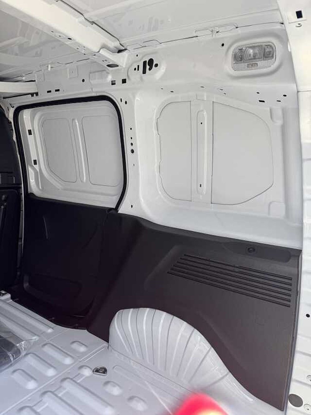 Peugeot Partner Furgone nuova a Lecce (18)