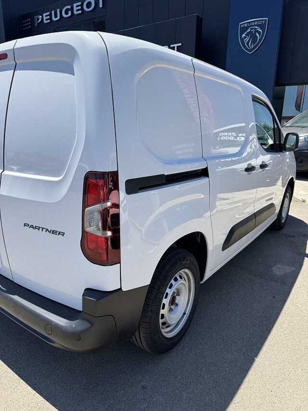 Peugeot Partner Furgone nuova a Lecce (20)