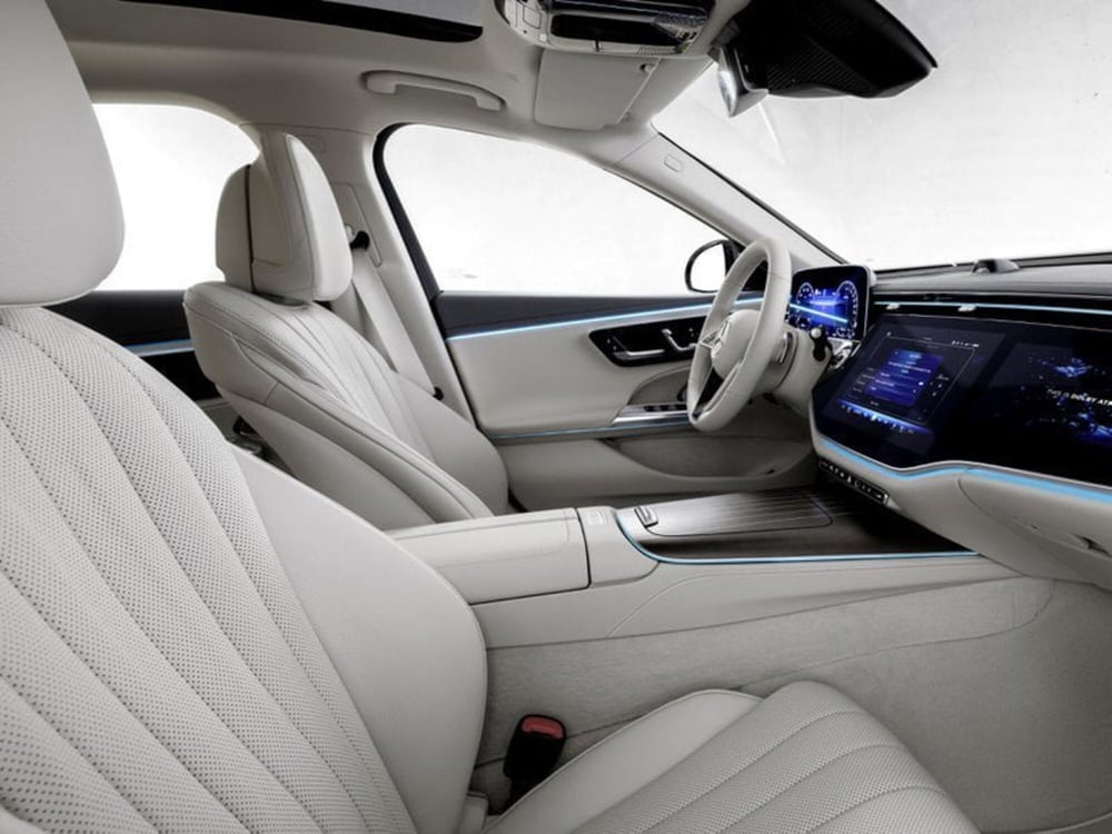 Mercedes-Benz Classe E nuova a Genova (7)