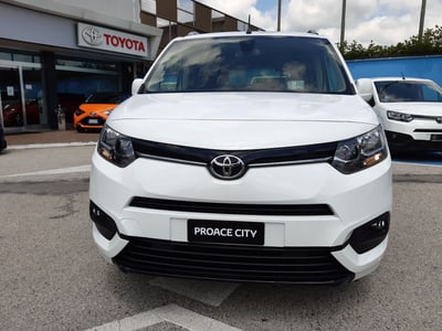 Toyota Proace City Verso City Verso 1.5D 130 CV S&amp;S Long D Luxury del 2023 usata a Torri di Quartesolo