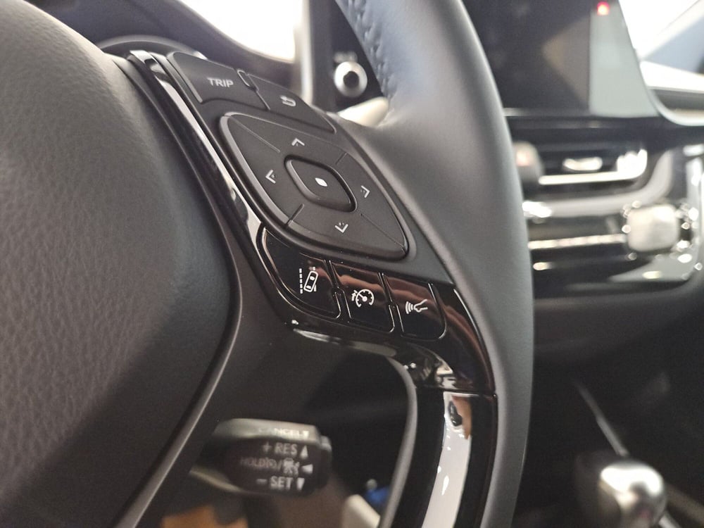 Toyota Toyota C-HR nuova a Vicenza (13)