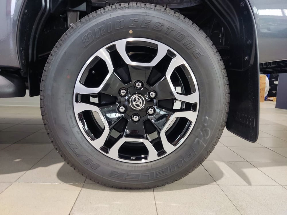 Toyota Hilux nuova a Vicenza (9)