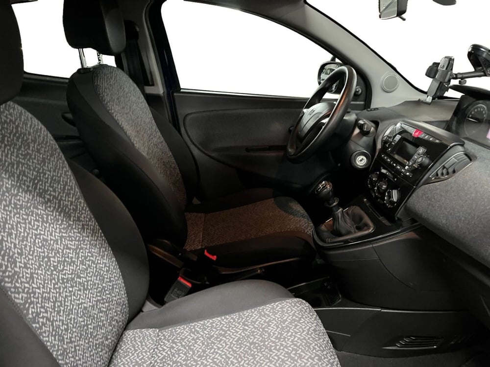 Lancia Ypsilon usata a Modena (10)