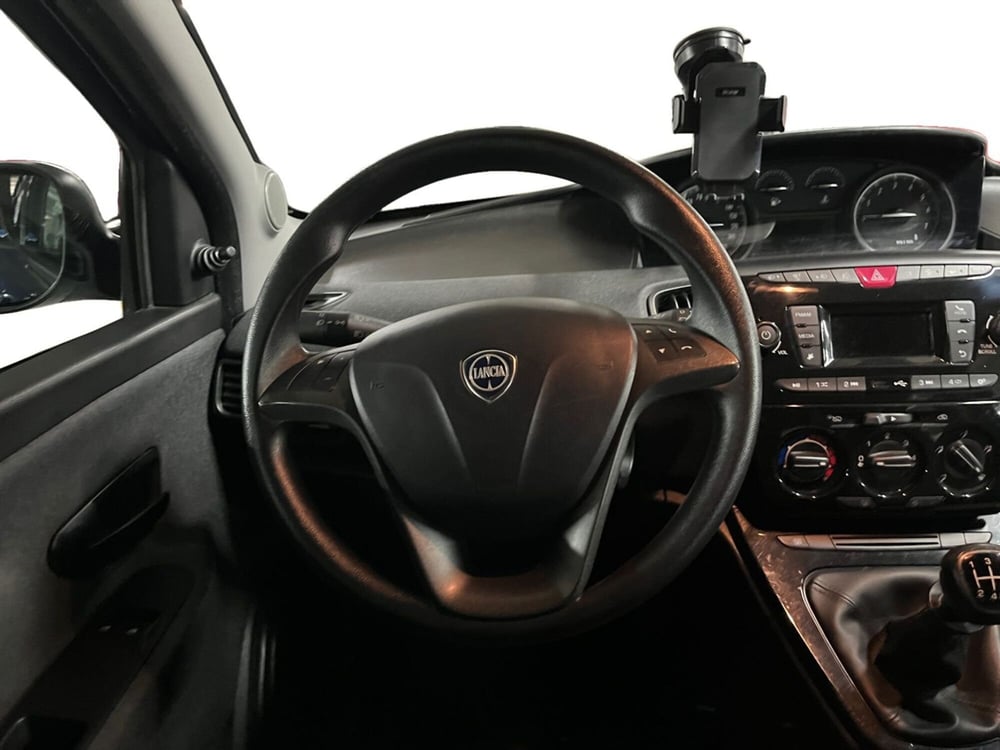 Lancia Ypsilon usata a Modena (12)