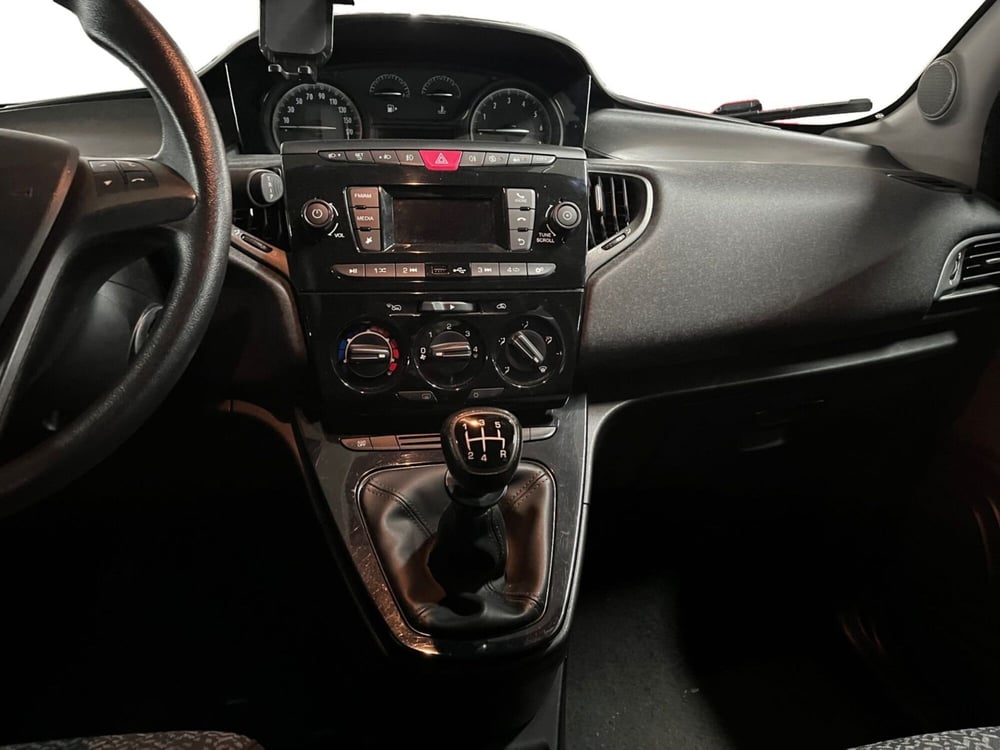 Lancia Ypsilon usata a Modena (13)