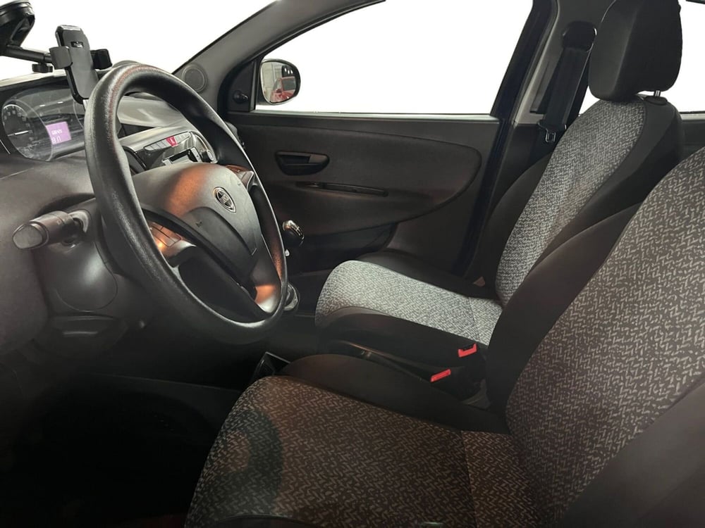 Lancia Ypsilon usata a Modena (15)