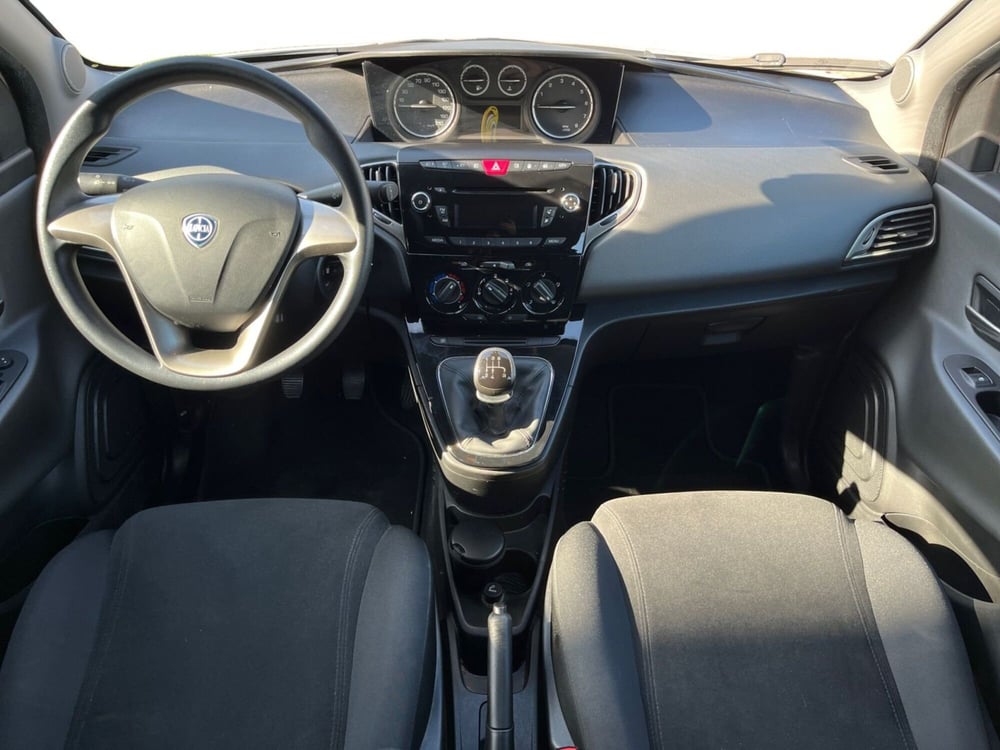 Lancia Ypsilon usata a Modena (14)