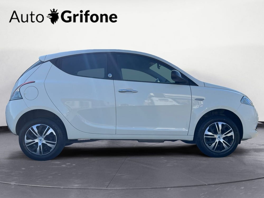 Lancia Ypsilon usata a Modena (7)