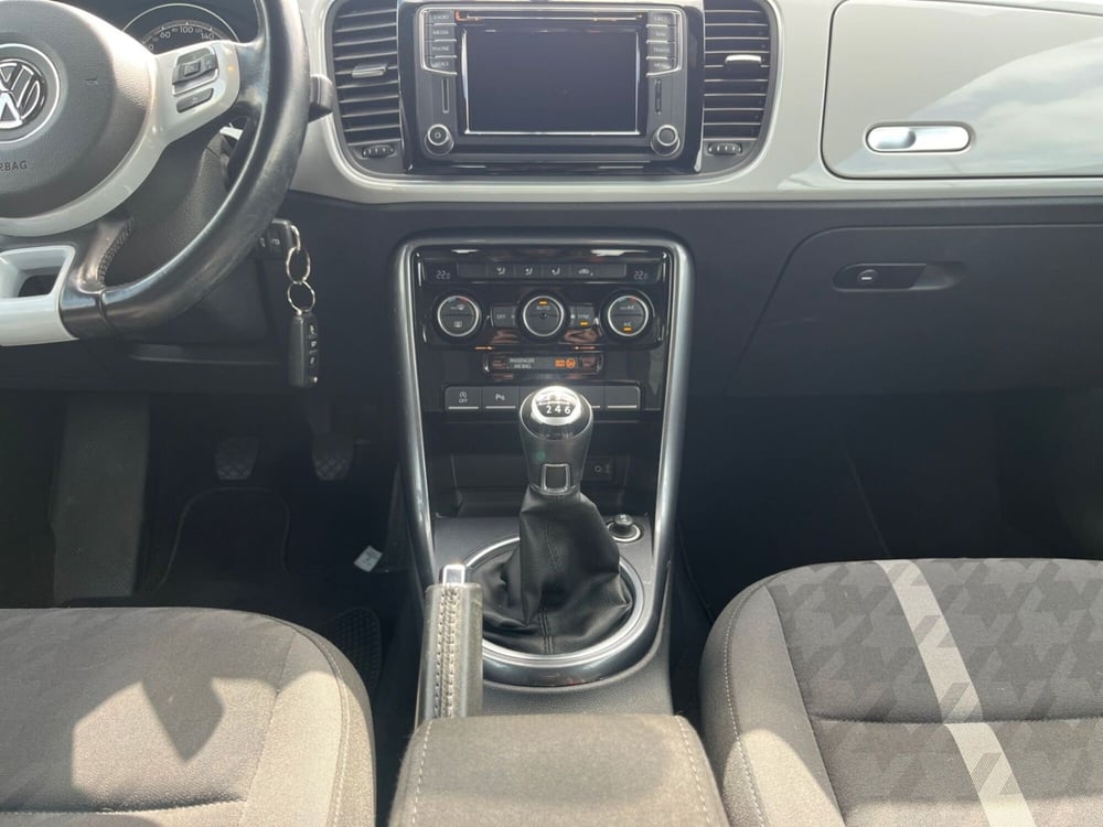 Volkswagen Maggiolino Cabrio usata a Modena (13)