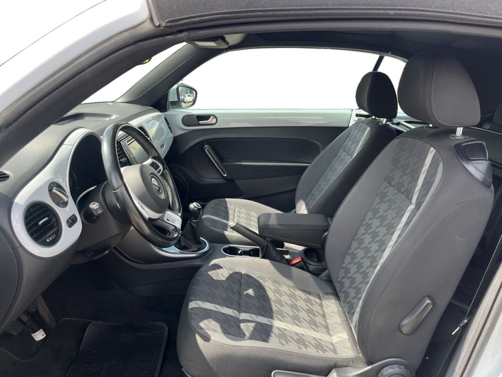 Volkswagen Maggiolino Cabrio usata a Modena (15)