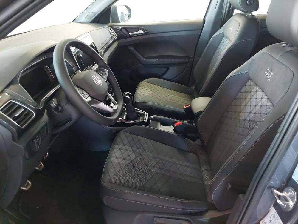 Volkswagen T-Cross nuova a Modena (9)