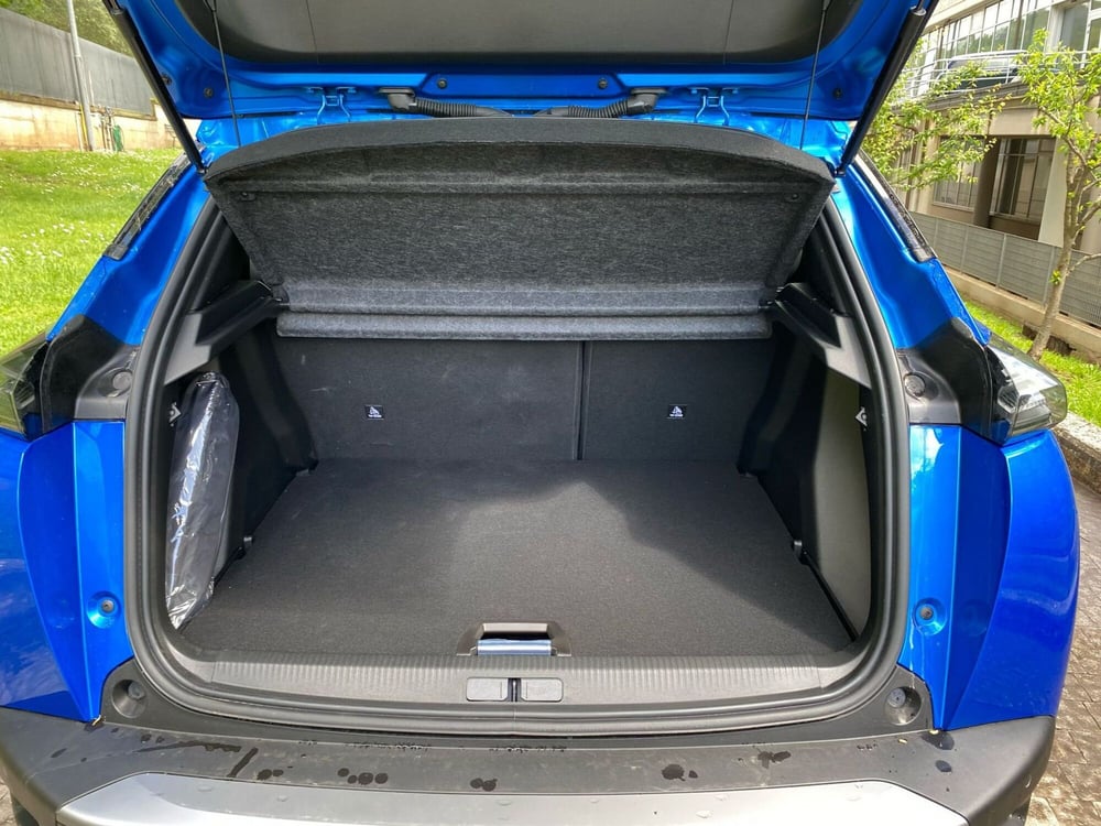 Peugeot 2008 nuova a Salerno (15)