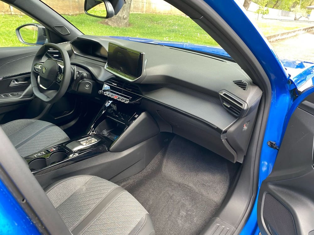 Peugeot 2008 nuova a Salerno (18)