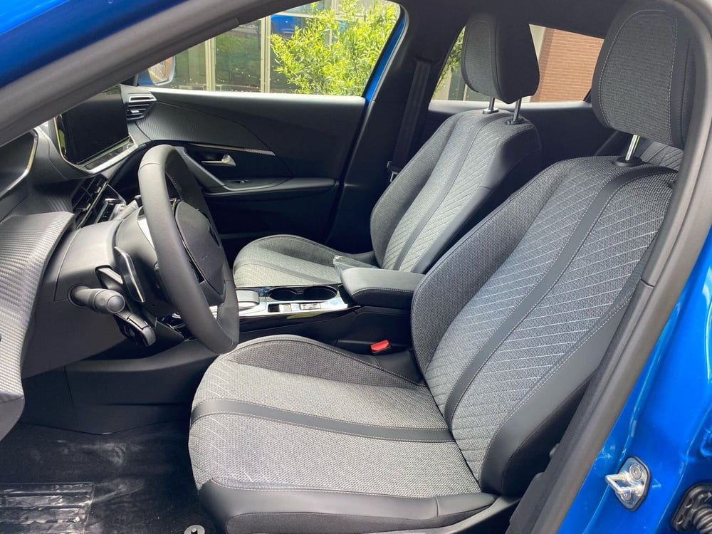 Peugeot 2008 nuova a Salerno (6)