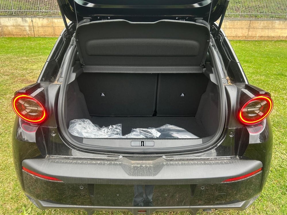 Lancia Ypsilon nuova a Salerno (14)