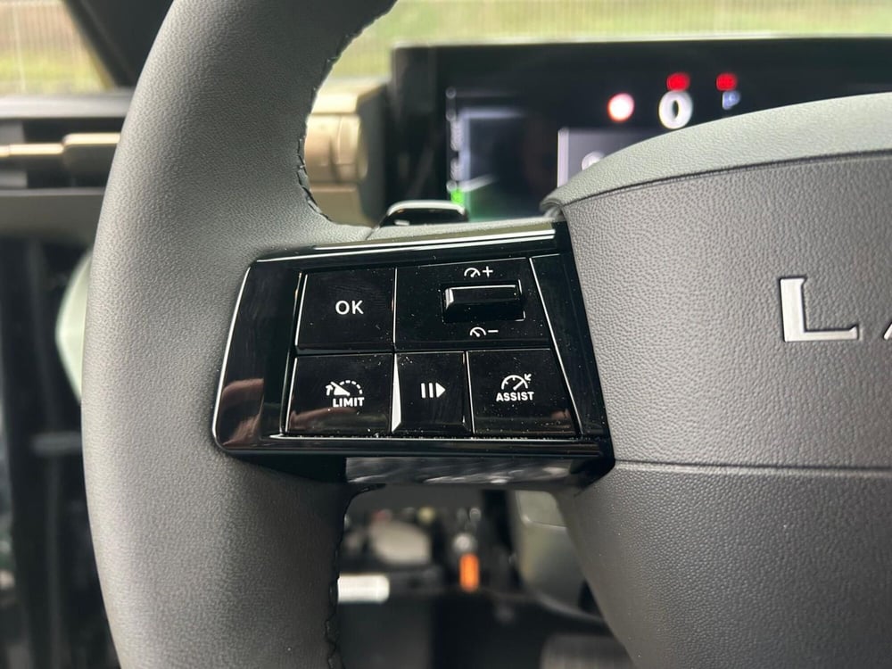 Lancia Ypsilon nuova a Salerno (16)