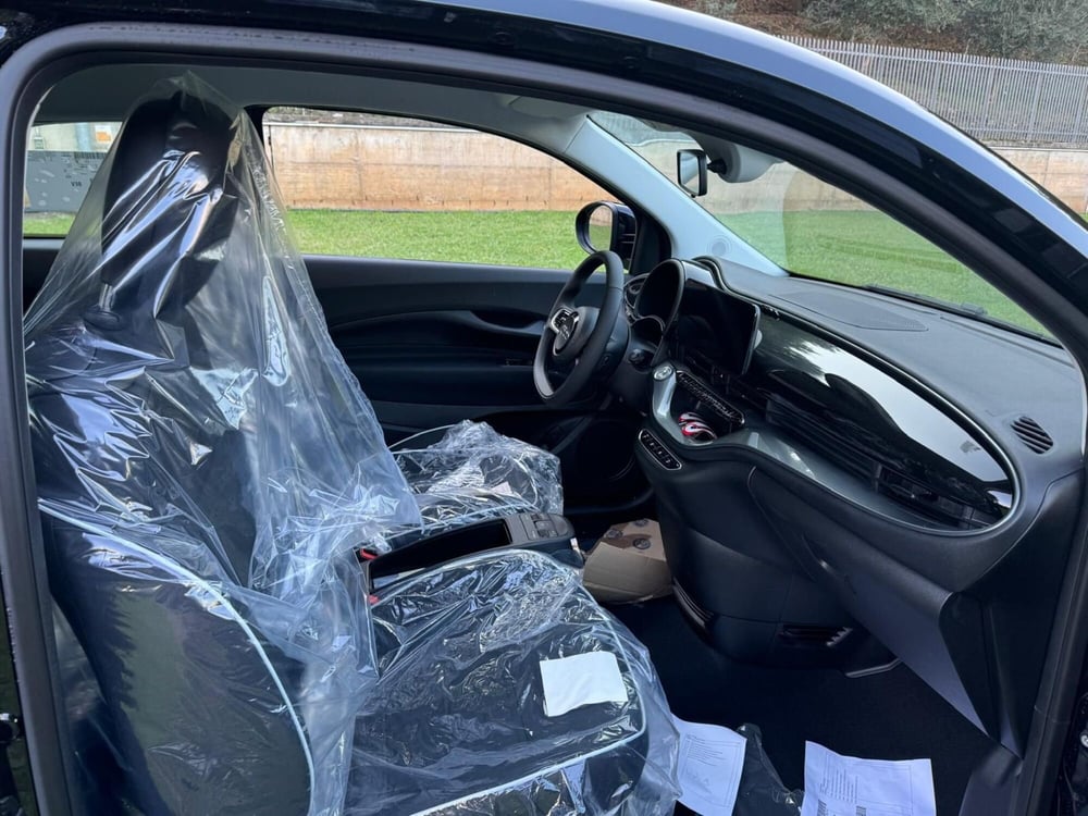 Fiat 500e nuova a Salerno (14)