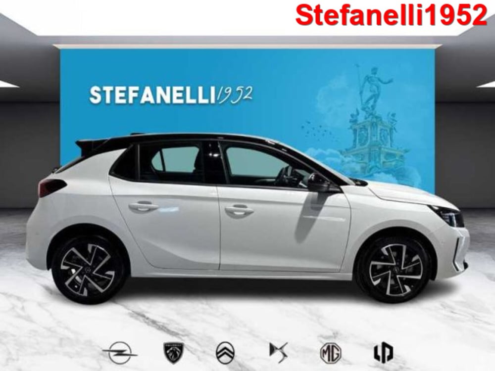 Opel Corsa nuova a Bologna (2)