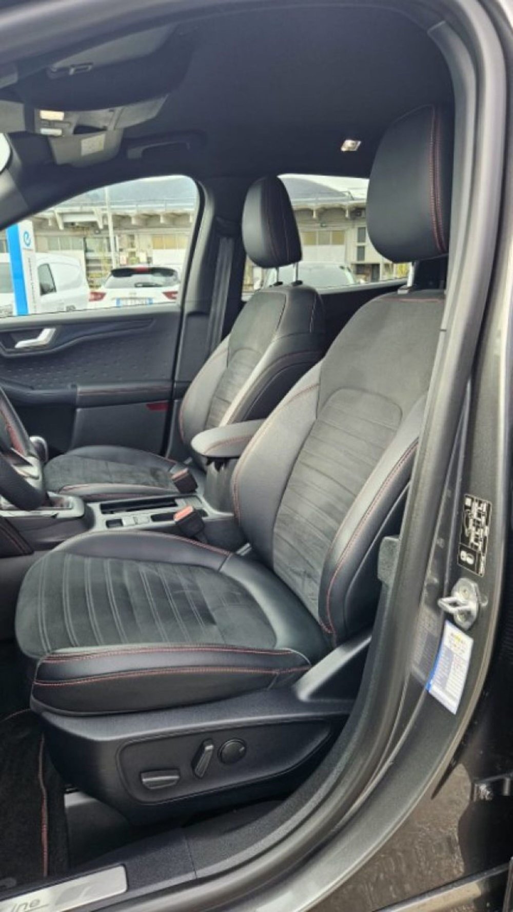 Ford Kuga usata a Lucca (17)