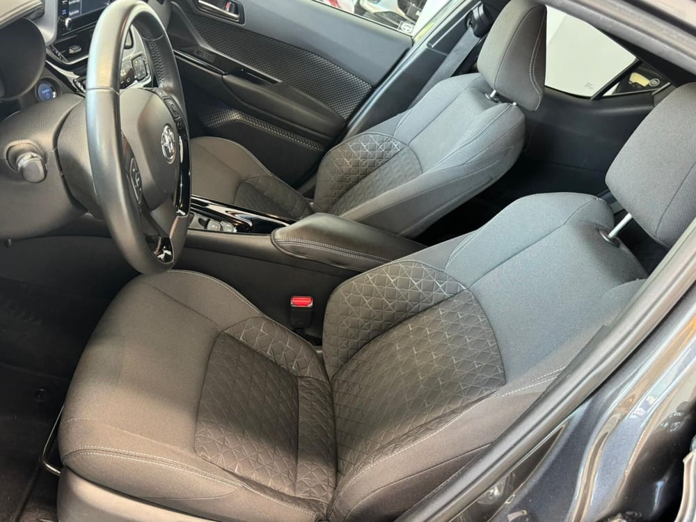 Toyota Toyota C-HR usata a Napoli (11)