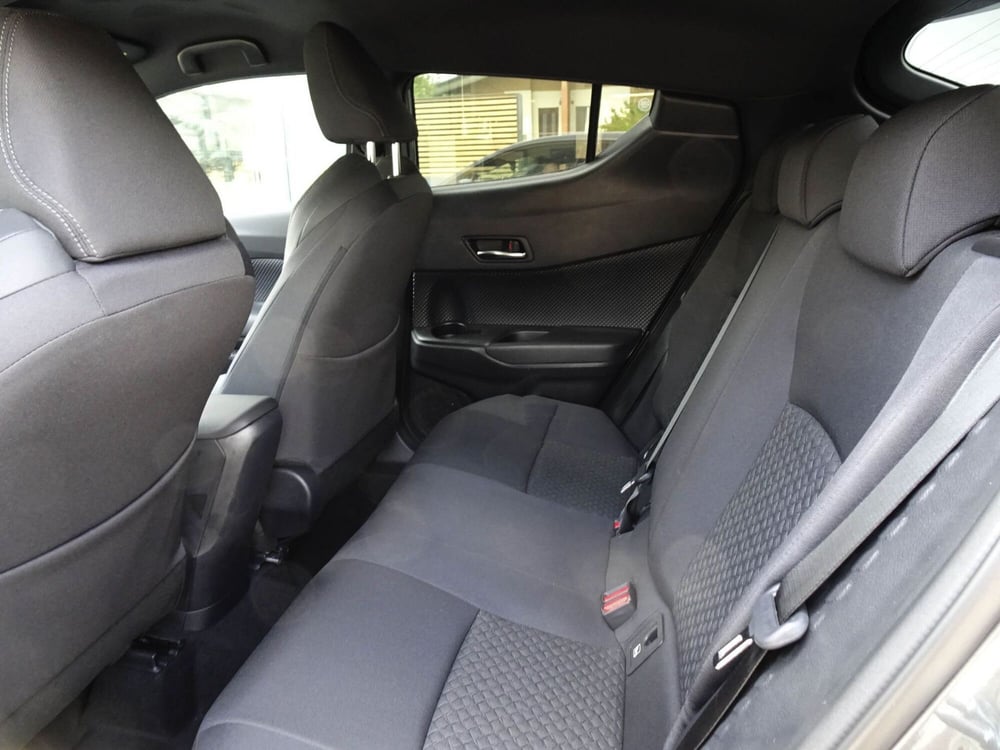 Toyota Toyota C-HR nuova a Treviso (10)