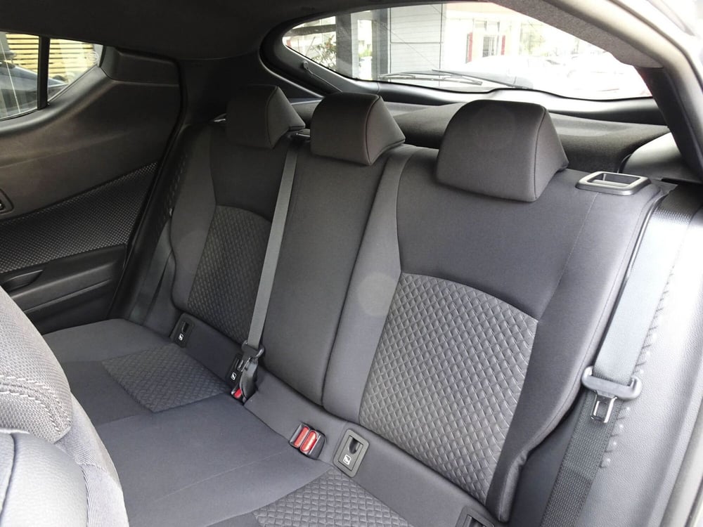 Toyota Toyota C-HR nuova a Treviso (11)