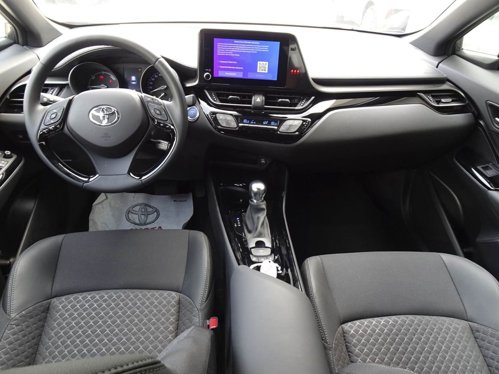 Toyota Toyota C-HR nuova a Treviso (12)