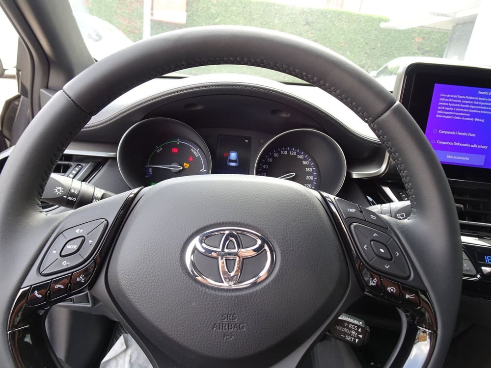 Toyota Toyota C-HR nuova a Treviso (13)