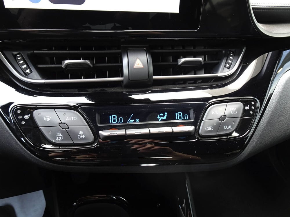 Toyota Toyota C-HR nuova a Treviso (16)