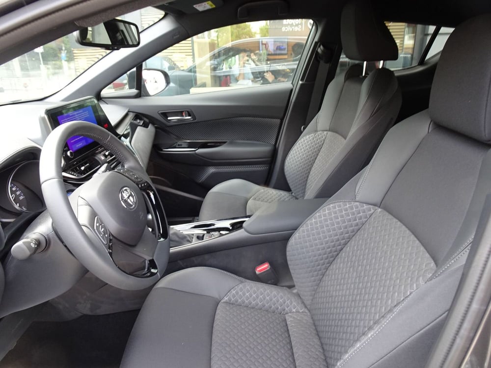 Toyota Toyota C-HR nuova a Treviso (9)