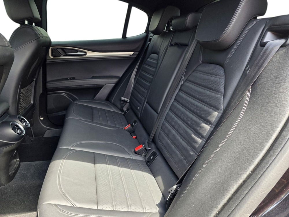 Alfa Romeo Stelvio usata a Pistoia (14)