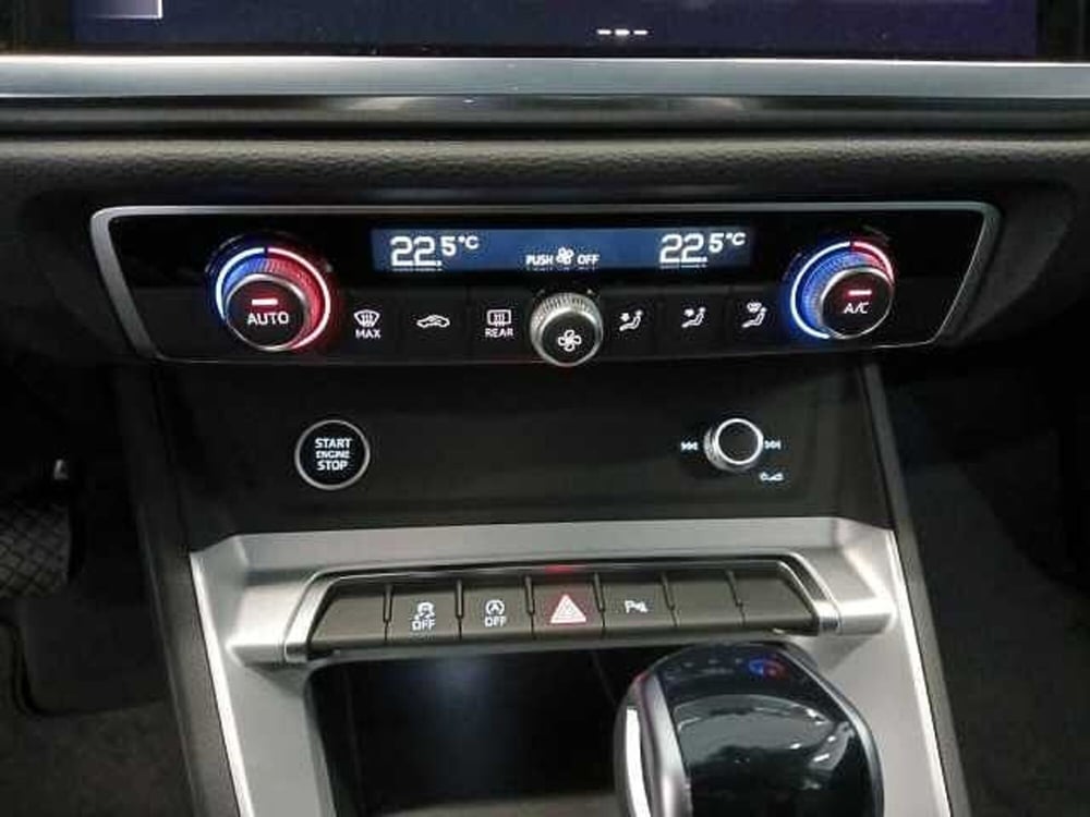 Audi Q3 Sportback nuova a Lucca (6)