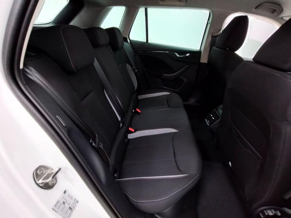 Skoda Kamiq nuova a Como (5)