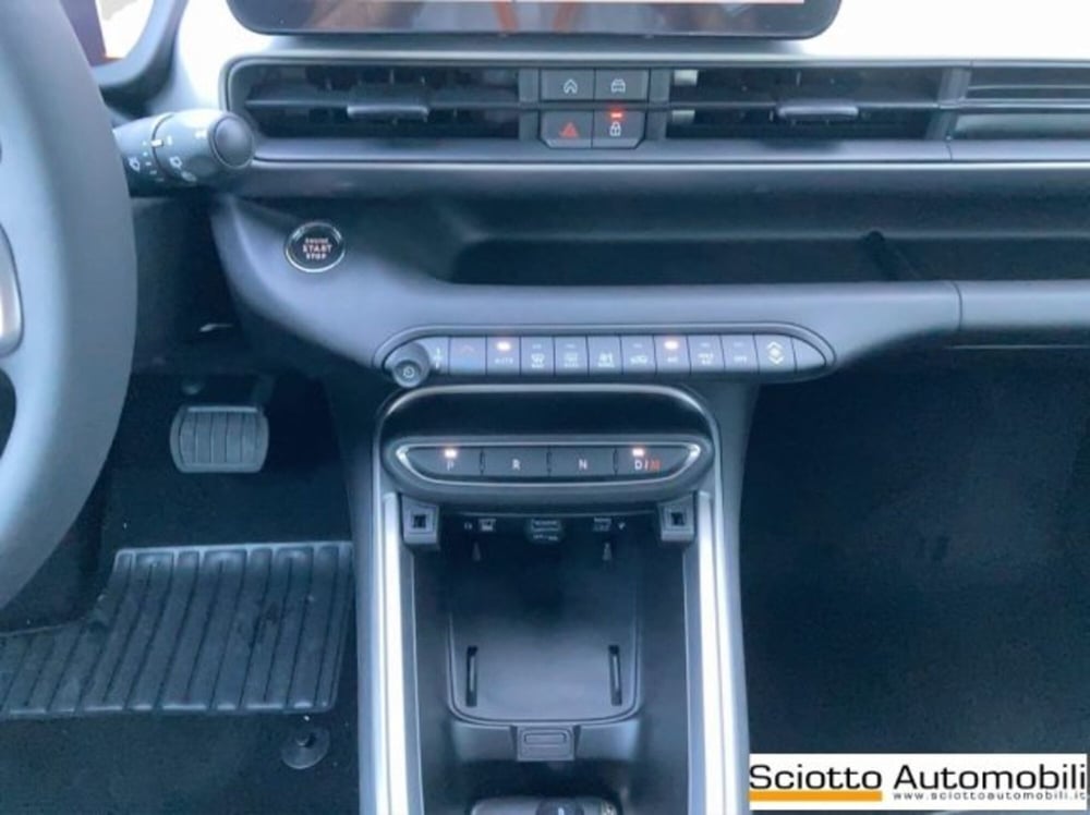 Jeep Avenger nuova a Messina (15)