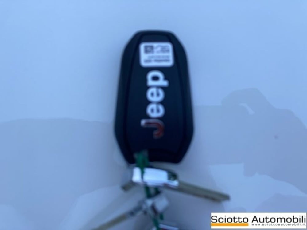 Jeep Avenger nuova a Messina (19)