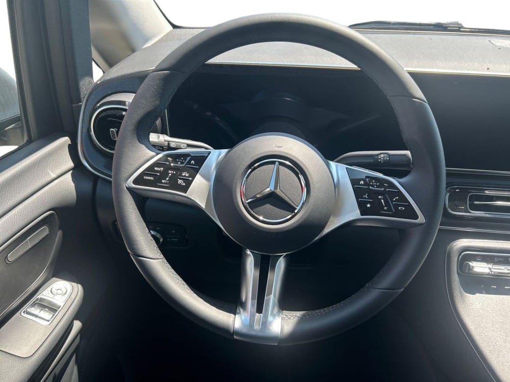 Mercedes-Benz EQV nuova a Milano (11)
