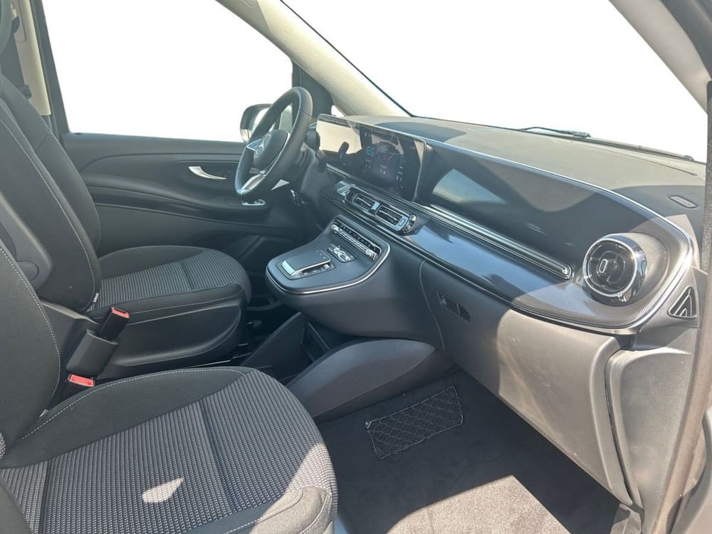 Mercedes-Benz EQV nuova a Milano (15)