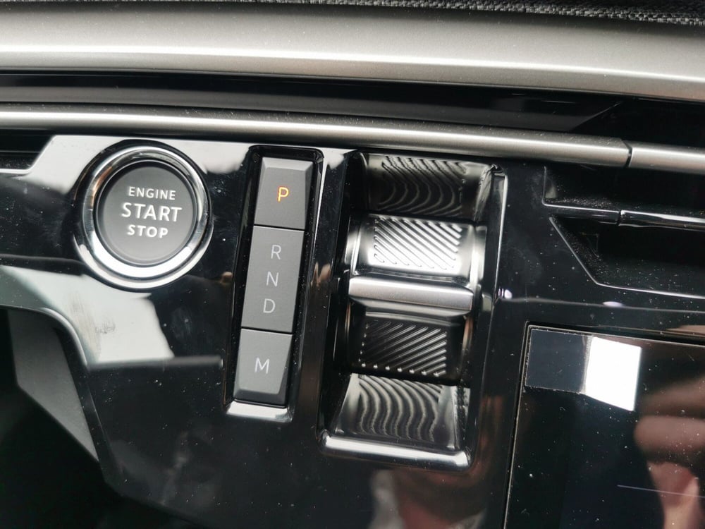 Peugeot 3008 nuova a Brindisi (14)