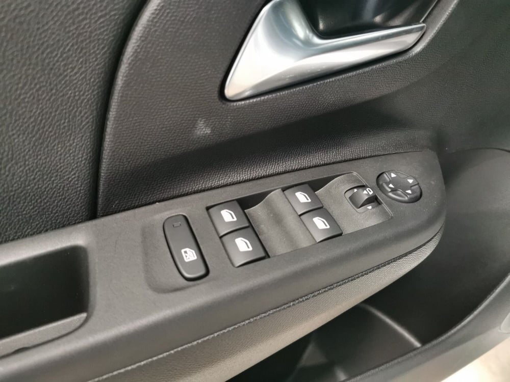 Opel Corsa nuova a Taranto (15)