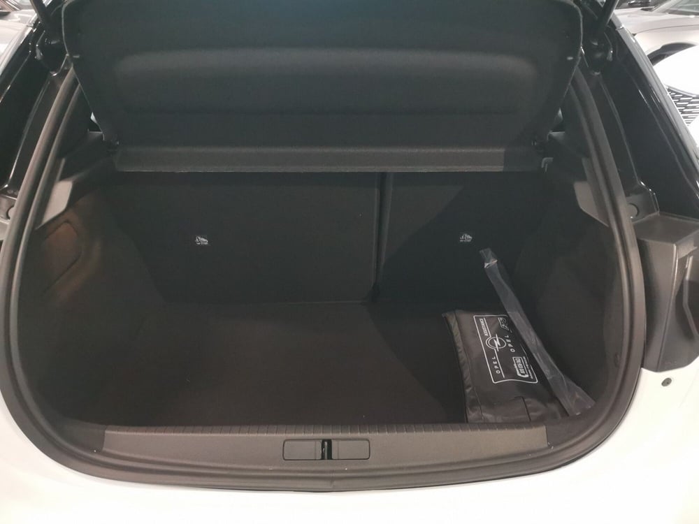 Opel Corsa nuova a Taranto (16)