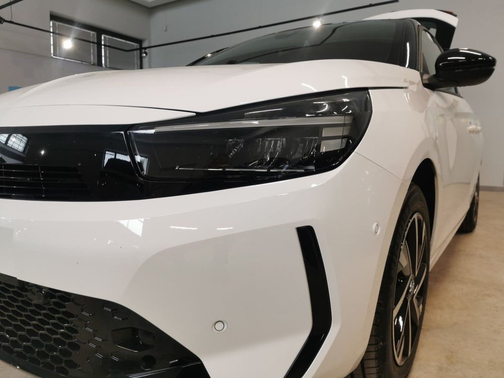 Opel Corsa nuova a Taranto (18)