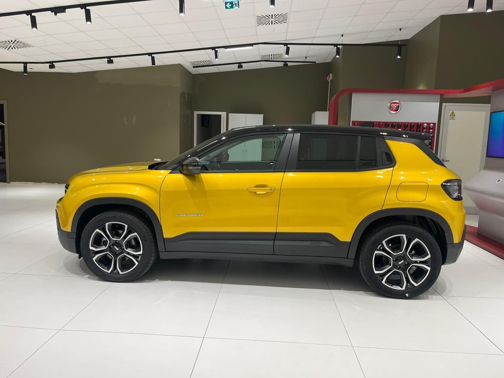 Jeep Avenger nuova a Salerno (10)