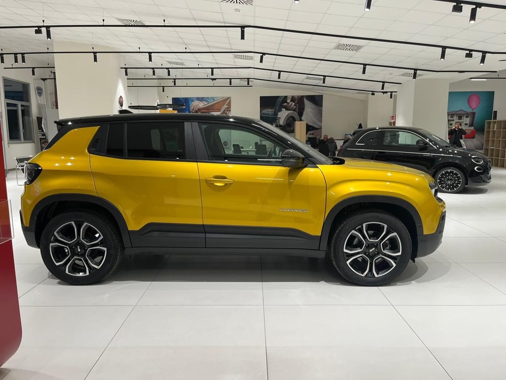 Jeep Avenger nuova a Salerno (11)
