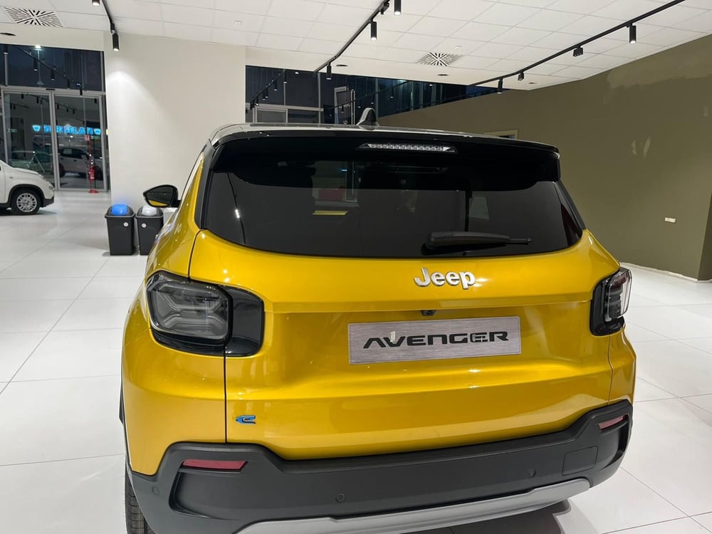 Jeep Avenger nuova a Salerno (12)