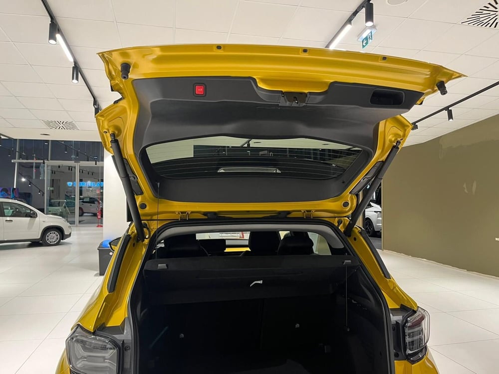 Jeep Avenger nuova a Salerno (14)