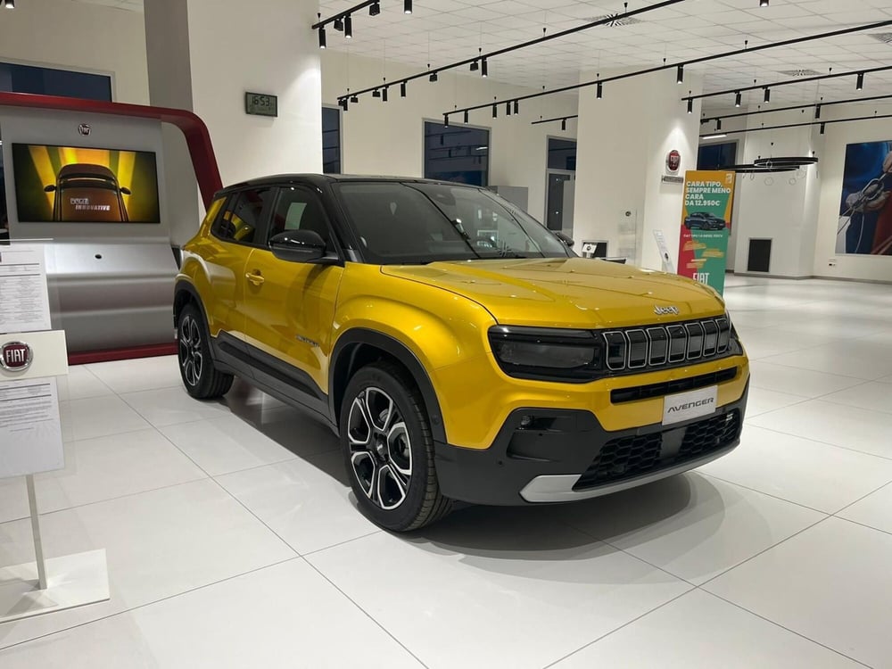 Jeep Avenger nuova a Salerno (2)