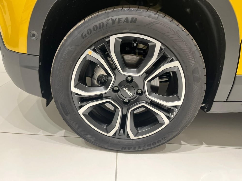 Jeep Avenger nuova a Salerno (20)