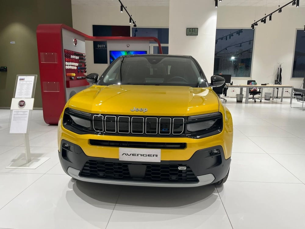 Jeep Avenger nuova a Salerno (9)